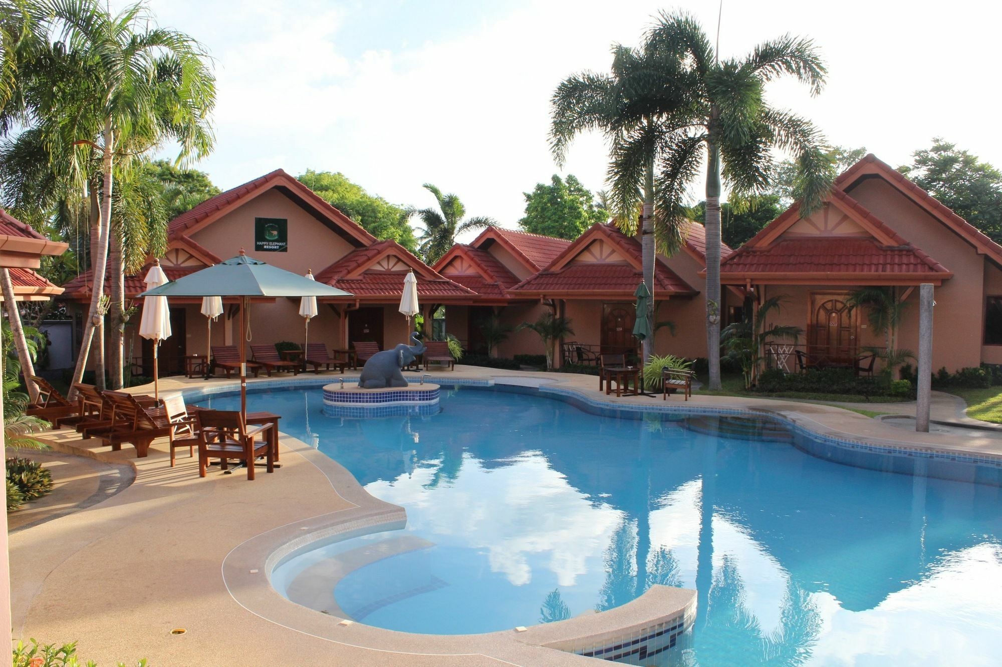 The Resort Happy Elephant Rawai Экстерьер фото